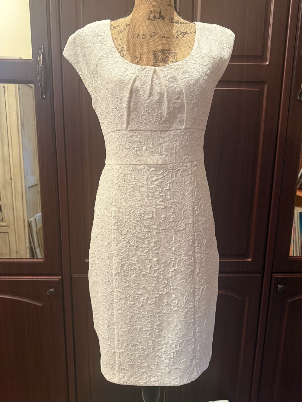 Tracy Reese White Textured Cap-Sleeve Sheath Dress